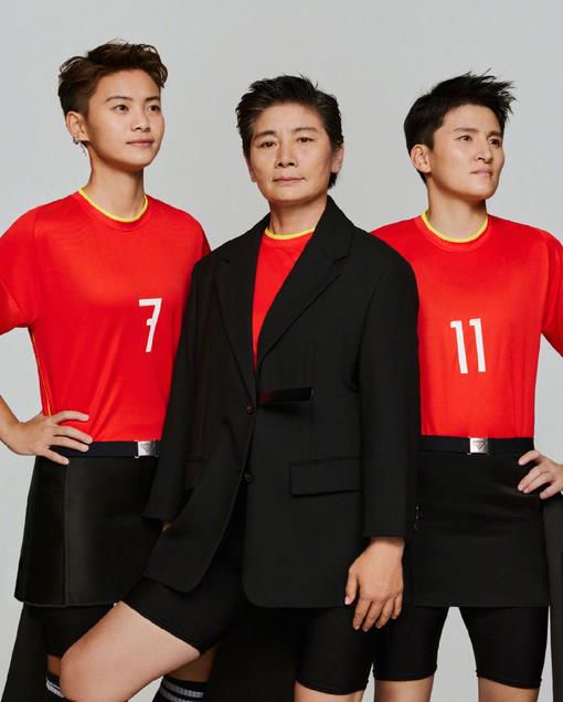 电影《笔仙咒怨》讲述了一群年轻人为阻止开发商强迁祖宅，请来笔仙与之对抗